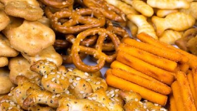 لن تتوقعها.. 3 أمراض تسببها المقرمشات للفتيات 