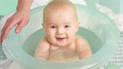 للأمهات.. تحذير طبي من استحمام الأطفال مرة واحدة في الأسبوع