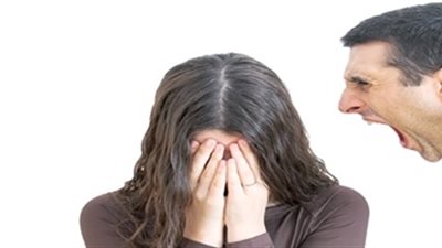 نسب مواليد العلاقات غير الشرعية إلى الأم «عنصرية ضد المرأة».. وهذه أغرب الفتاوى