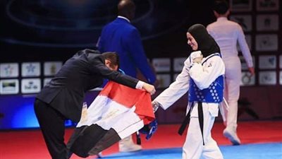 بعد فوزها بذهبية بلغاريا.. وزير الرياضة يهنئ «نور حسين» بطلة التايكوندو 