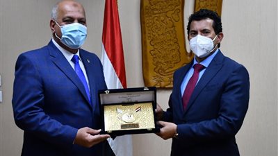 «صبحي» يتلقى خطاب شكر من رئيس الاتحاد الدولي للرماية.. اعرفي السبب