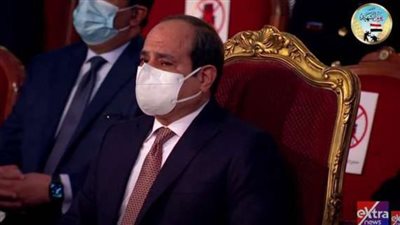 شاهدي.. لحظة بكاء الرئيس تأثرًا بحديث أمهات الشهداء