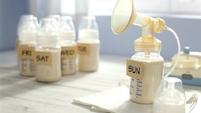 كيف ترضع الأم طفلها بعد العودة للعمل؟ 