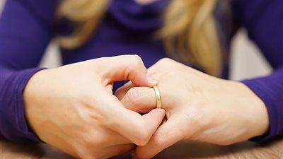 زوجة تخلع زوجها والسبب «بطاطس محمرة» 