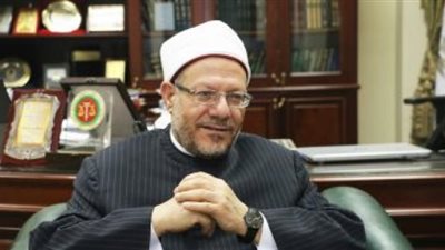 هل تحتفظ الأم بحضانة طفلها بعد زواجها ؟.. مفتي الجمهورية يُجيب