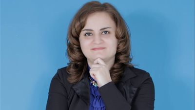 كيف تتعاملين مع زوجك كثير الكلام؟.. استشاري علاقات أسرية تُجيب