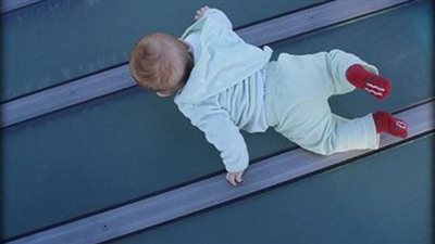 سقوط طفل من الطابق الخامس في حلوان