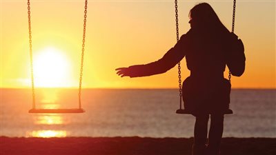  متضايقة ومخنوقة.. روشتة سحرية لتجاوز حزن فراق الأحبة 