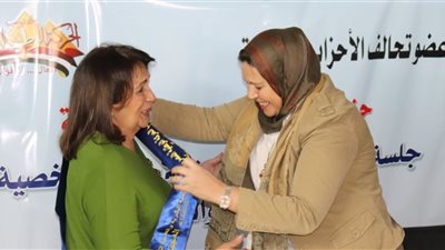 الحركة الوطنية يكرم نهاد خير الله.. ويختارها سفيرة للمرأة في العمل المجتمعي 