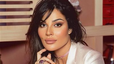 نادين نسيب نجيم تثير الجدل بشأن أطباء عمليات التجميل 