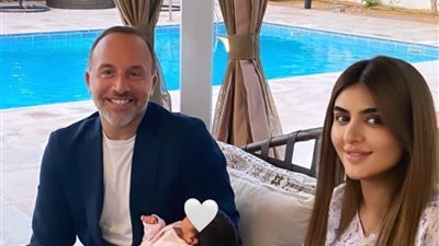 الشيخة مهرة تشارك لحظة لطيفة مع ابنتها الرضيعة (صور)