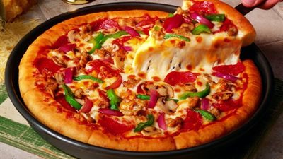 طريقة عمل بيتزا سوبر سوبريم بمذاق أحلي من الجاهز