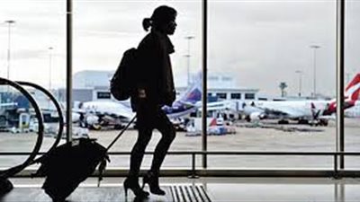 لحمايتك وضمان رحلة سعيدة.. قواعد هامة للسيدات خلال السفر بمفردهن 