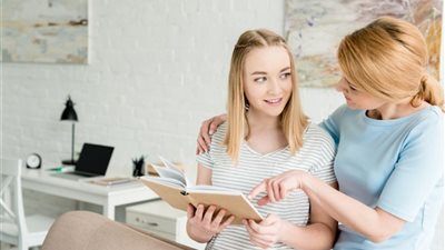 للامهات..4 نصائح ذهبية لتكوني داعمة لابنائك قبل امتحانات الثانوية