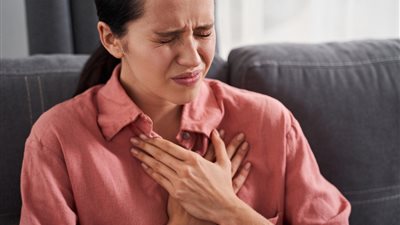 دراسة: المرأة أكثر عرضة للإصابة بأمراض القلب بعد انقطاع الطمث 