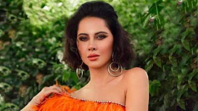 ياسمين رئيس تستعد لكتب كتابها بإطلالة بيضاء وحجاب (صور) 