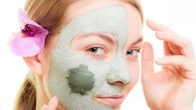 خلطات طبيعية لتقشير البشرة الدهنية في المنزل