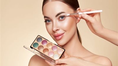 خطوات تطبيق مكياج عيون يناسب لون عينيكِ