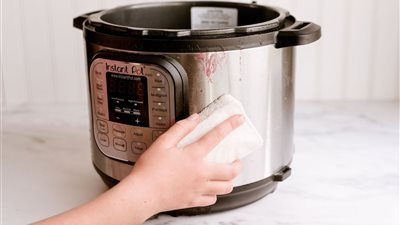 لربات البيوت.. حيل بسيطة لتنظيف حلة الضغط بسهولة