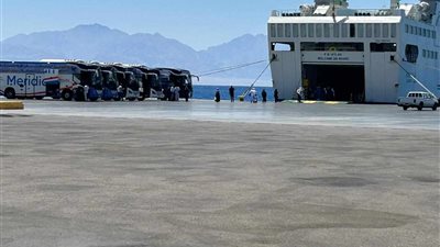 اليوم.. 760 حاجًا بريًا يغادرون ميناء نويبع البحري 