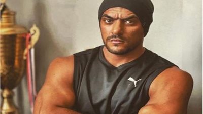 أحمد العوضي يستعرض لياقته البدنيه بالجيم عبر انستجرام