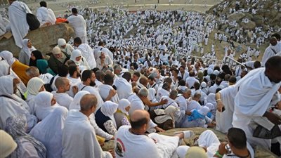 هل يجوز الحج لمن عليه ديون مؤجلة؟.. «الإفتاء تُجيب»