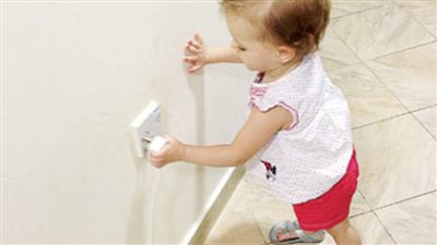 لو بيتعلم المشي.. 8 نصائح لتحمي طفلك من خطر الحوادث المنزلية 