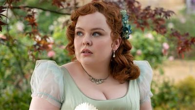 نجمة نتفليكس نيكولا كوجلان تثير الإعجاب بعد تصرفها الإنساني 