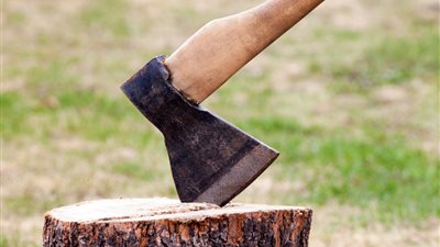 تفسير رؤية الفأس في المنام لابن سيرين