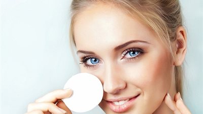 وصفات طبيعية ساحرة لإزالة المكياج من بشرتك بطريقة آمنة 