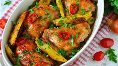 طريقة عمل صينية الدجاج بصلصة البيتزا في مطبخك