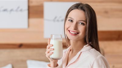 تفسير رؤية اللبن في المنام للعزباء والمتزوجة والحامل