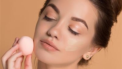 لبشرة مثالية.. نصائح هامة عند وضع المكياج