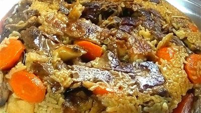 من المطبخ الخليجي.. طريقة تحضير مقلوبة الدجاج بالخضروات 