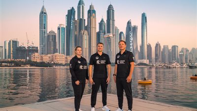 الإماراتية أورلاج ديمبسي تكتب التاريخ بأطول رحلة تجديف عبر محيط القطب الشمالي  