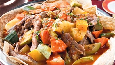 «الثريد» أهم وجبات عيد الأضحى العتيقة في الإمارات.. إليكِ طريقة عمله 