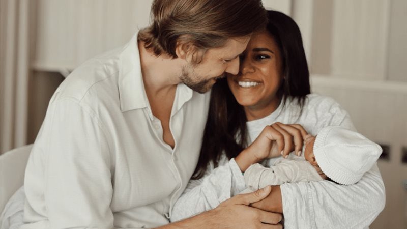 نادية حسن تستقبل