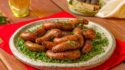 لربات البيوت.. حيل بسيطة لتنظيف الممبار بسهولة