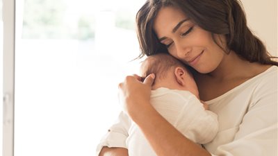  هل يحق للزوجة تقاضي أجر عن إرضاع أطفالها؟.. «أمينة الفتوى تُجيب»