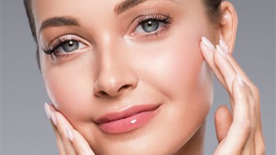 طريقة عمل مرطب الشفاه بـ «مكونات طبيعية» في المنزل