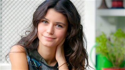 بيرين سات تثير الجدل في ظهورها الأخير مع زوجها.. ماذا فعلت؟ 