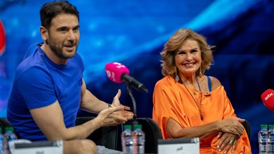 يسرا تفجر مفاجأة في مؤتمر مسرحية «ملك والشاطر»