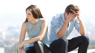 هل تصارحين خطيبك بماضيك؟.. قصة فتاة أخبرت خطيبها بـ«قبلات ولمسات» سابقة