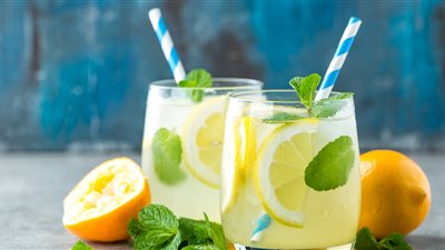  طريقة عمل عصير الليمون بالنعناع المثلج 