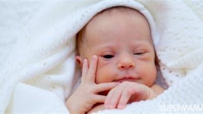 مهندس طلق زوجته داخل غرفة الولادة بعد إنجابها طفلة من ذوي الهمم