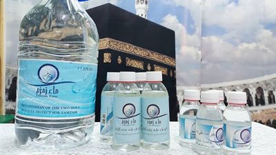 هل مياه زمزم تنتهي صلاحيتها بعد خروجها من مكة؟.. أمين الفتوى يُجيب