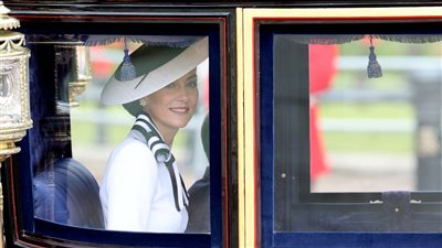 كيت ميدلتون تتألق بالأبيض في عيد ميلاد الملك تشارلز (صور) 