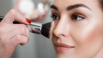 نصائح بسيطة لتطبيق مكياج يومي للبشرة المعرضة لحب الشباب