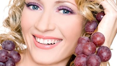 فوائد ماء العنب المذهلة للعناية بالبشرة في الصيف