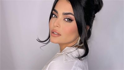 أسماء جلال: «مفيش أي قصة حب بعيشها»